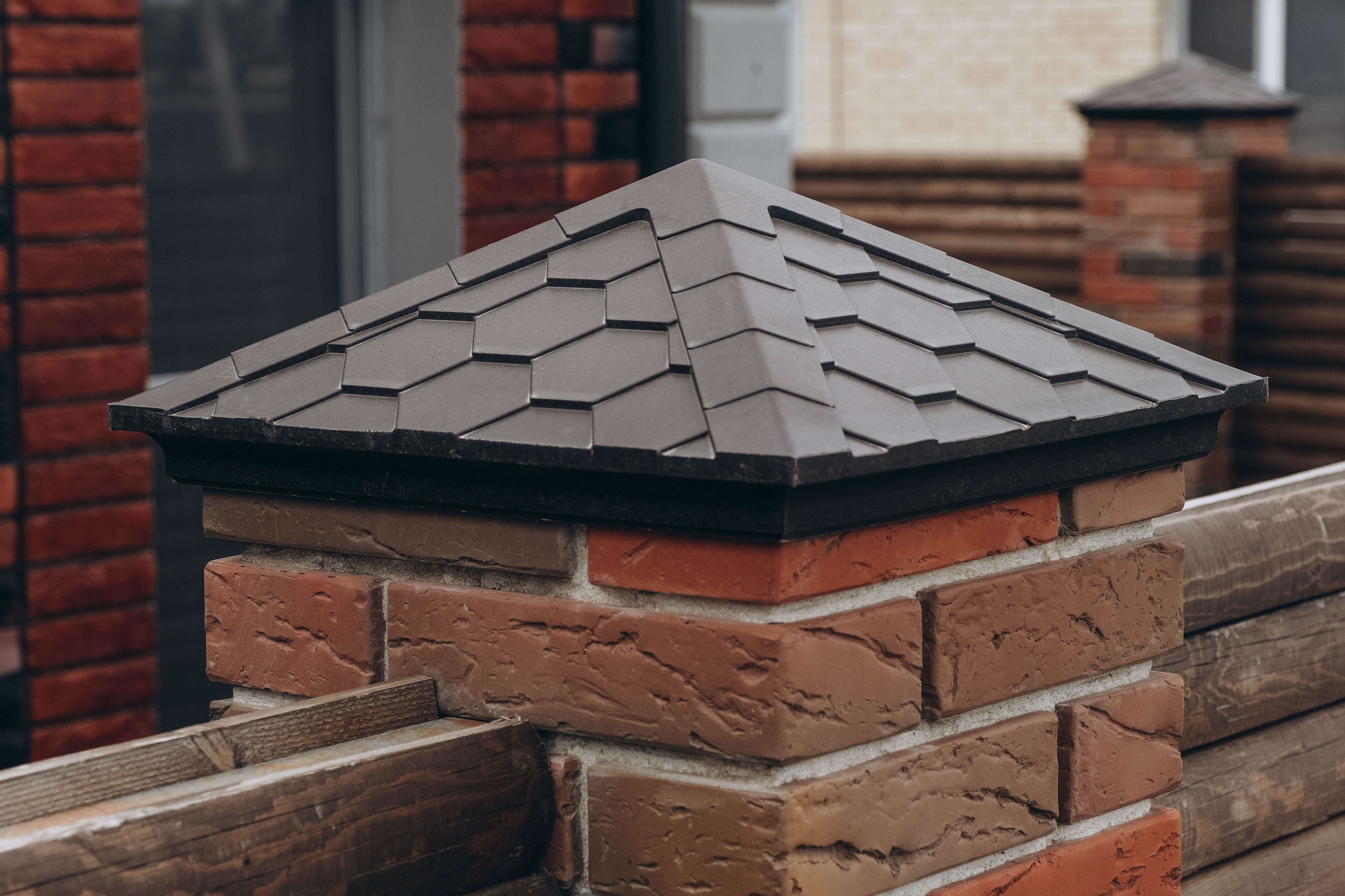 Колпак Zking Эверест Коричневый на столб 1.5х1.5 кирпича (390х390мм) в Березниках фото